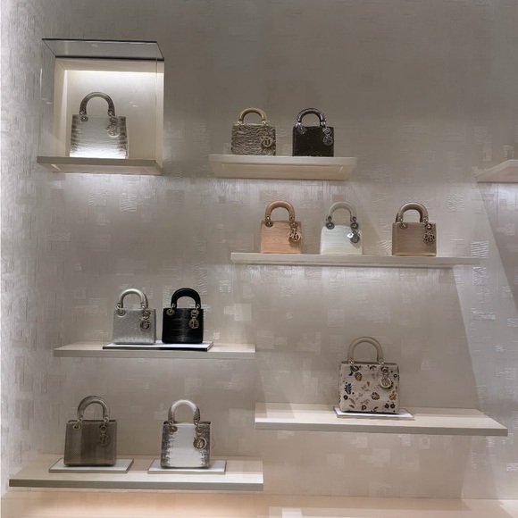 ANDY IS LIVE 🛍️🩷🩷🩷🥂🥂🥂🥂 - Picture 4 of 8